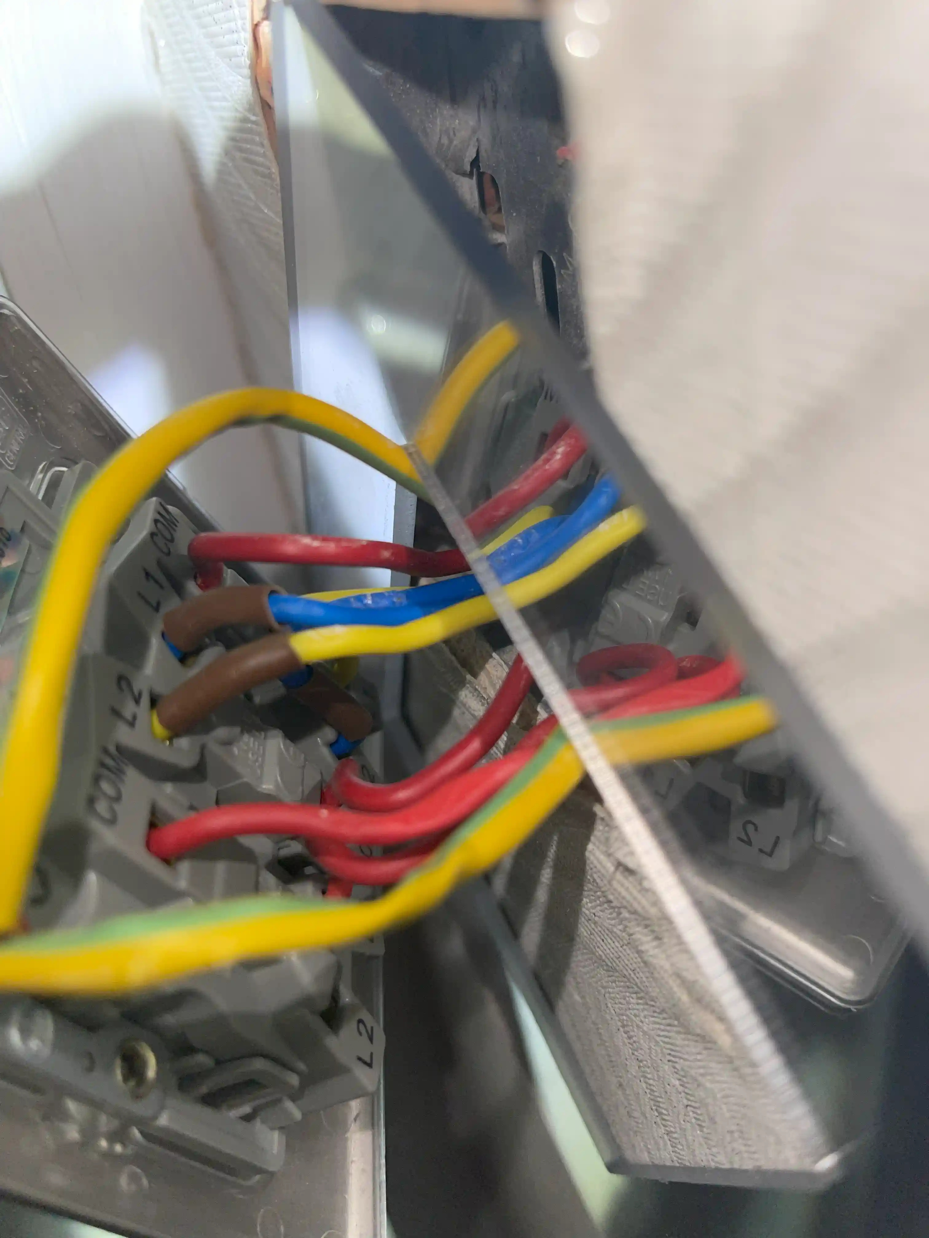 24 Hours Emergency Electrician near West Brompton